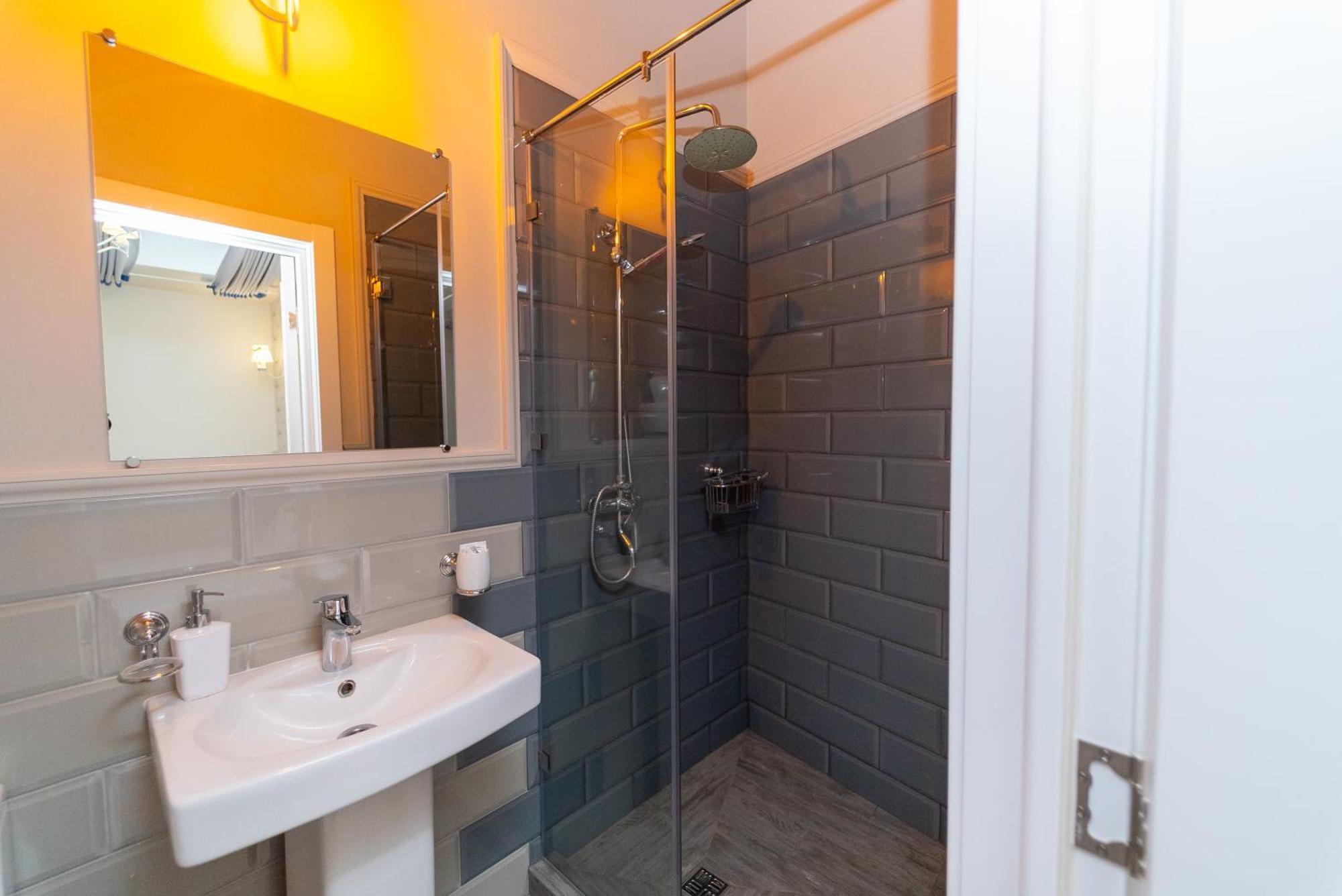 אודסה Maner Hotel מראה חיצוני תמונה