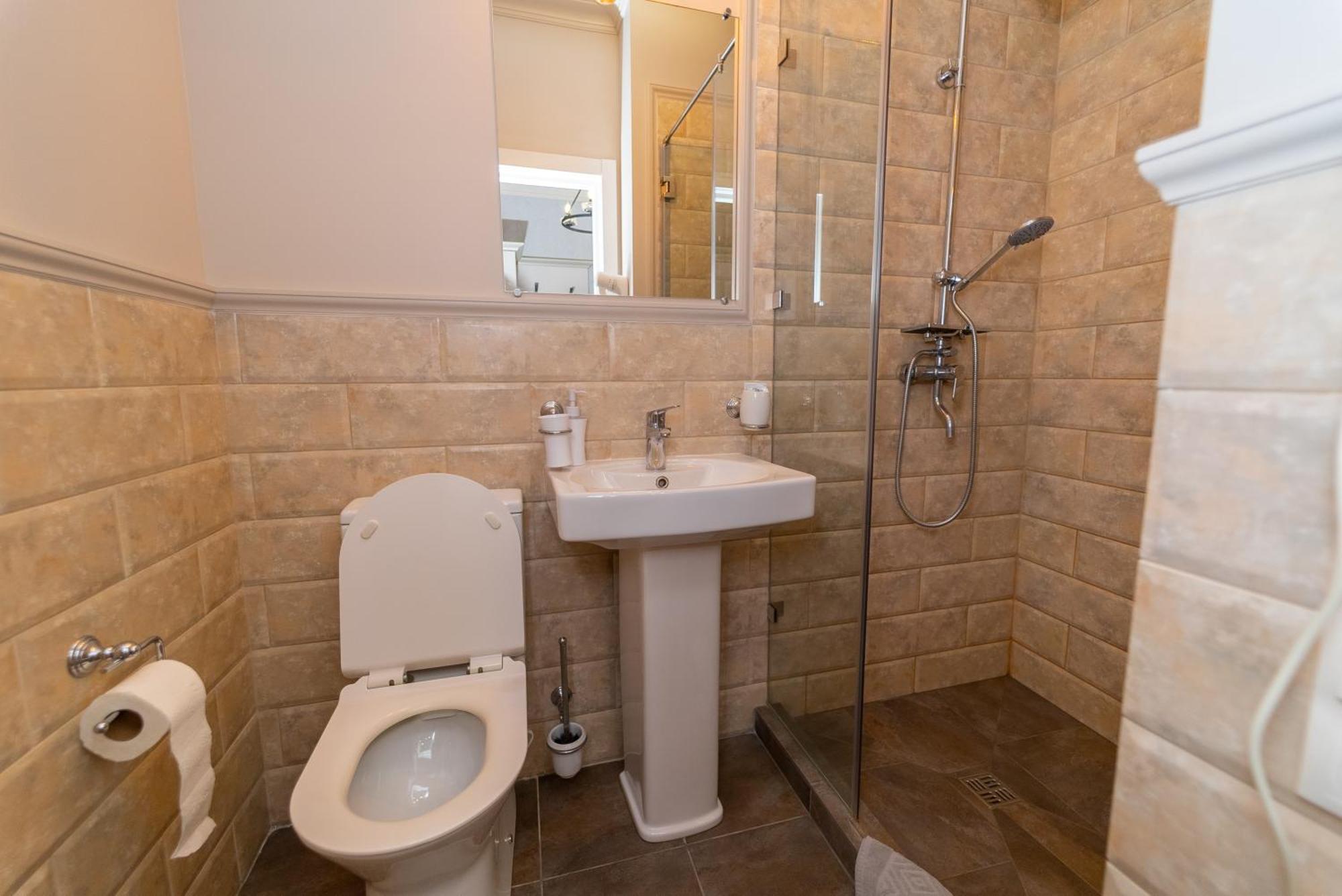 אודסה Maner Hotel מראה חיצוני תמונה